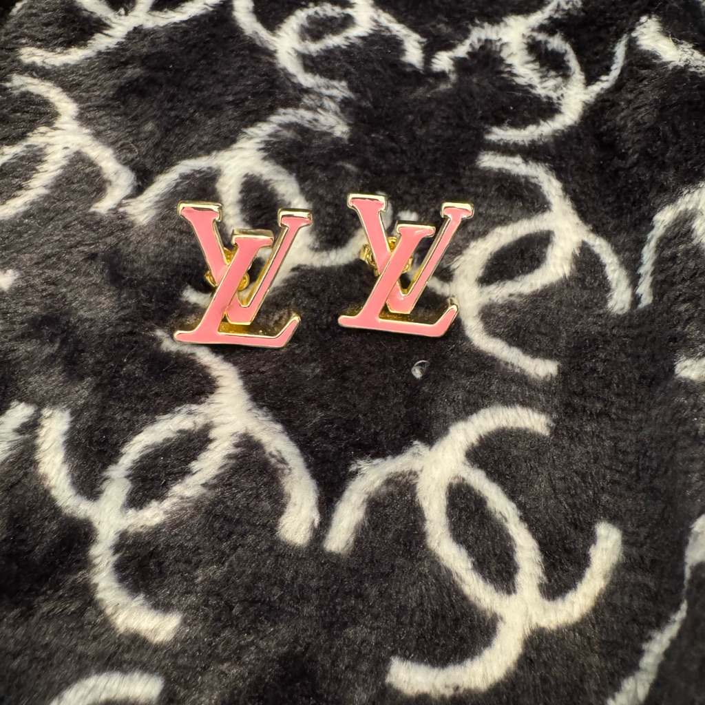 Louis Vuitton Pastel Pink Lv Etched Logo Earrings 448$